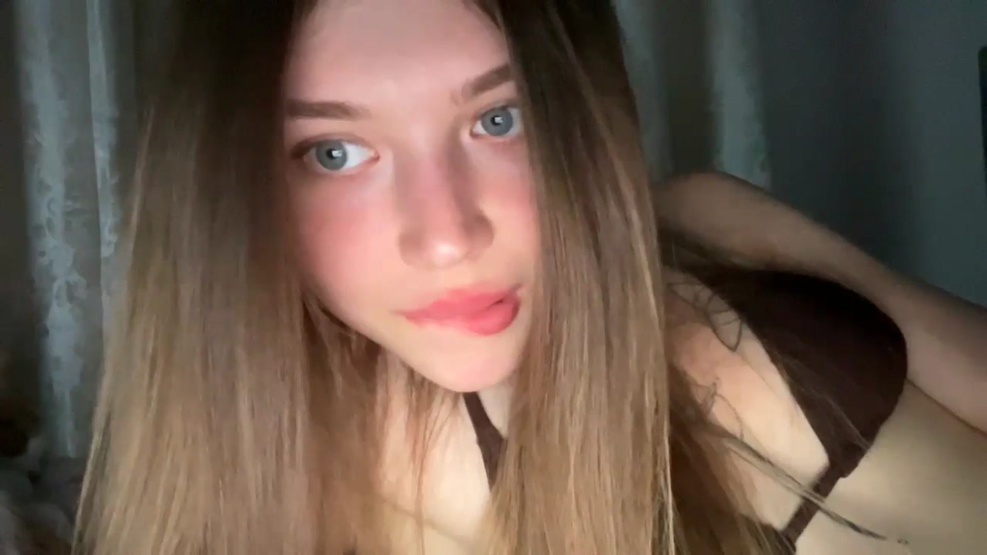 Gallery image thumbnail from Coconut_dream's myfreecams stream on, 06/26/2024, 21:39 image 6 of 20
