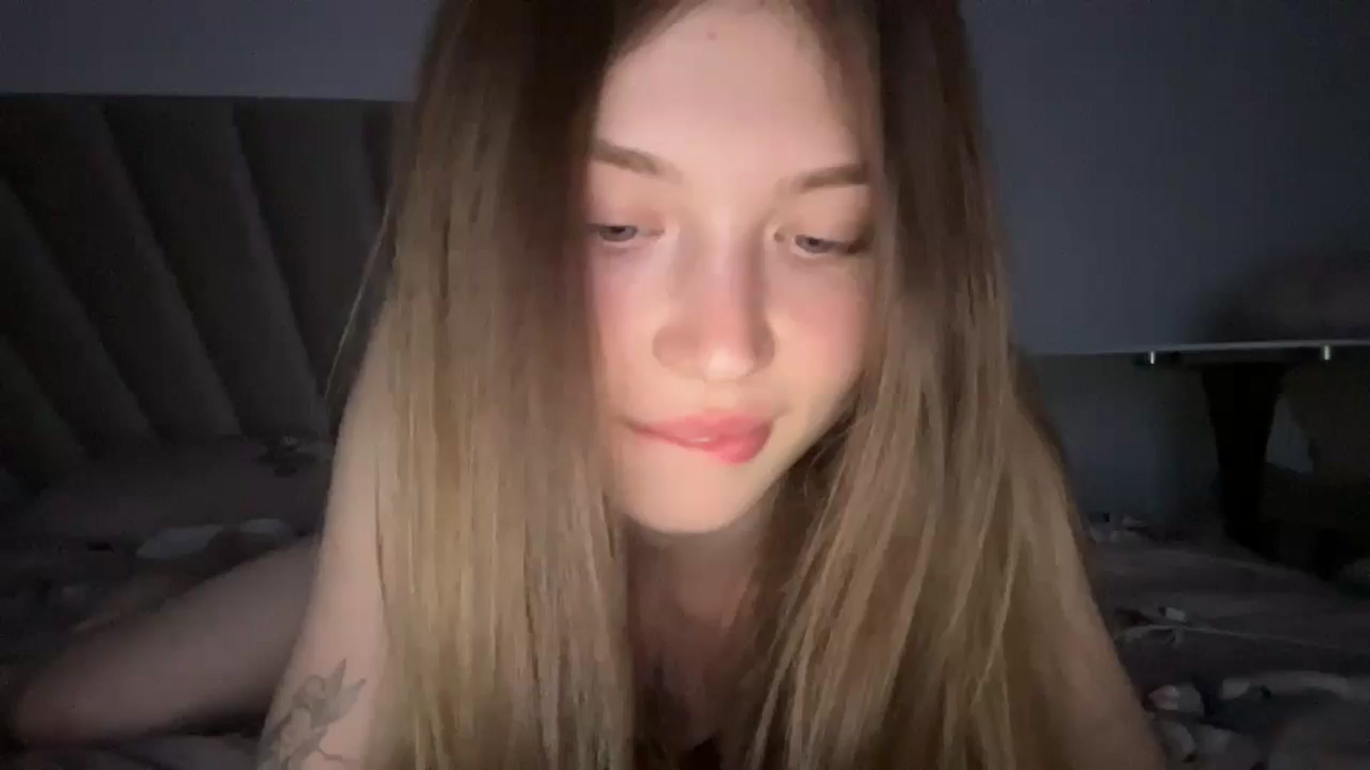 Gallery image thumbnail from Coconut_dream's myfreecams stream on, 06/26/2024, 21:39 image 10 of 20
