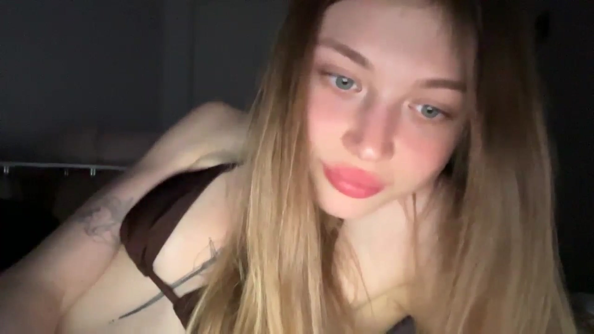Gallery image thumbnail from Coconut_dream's myfreecams stream on, 06/26/2024, 21:39 image 18 of 20