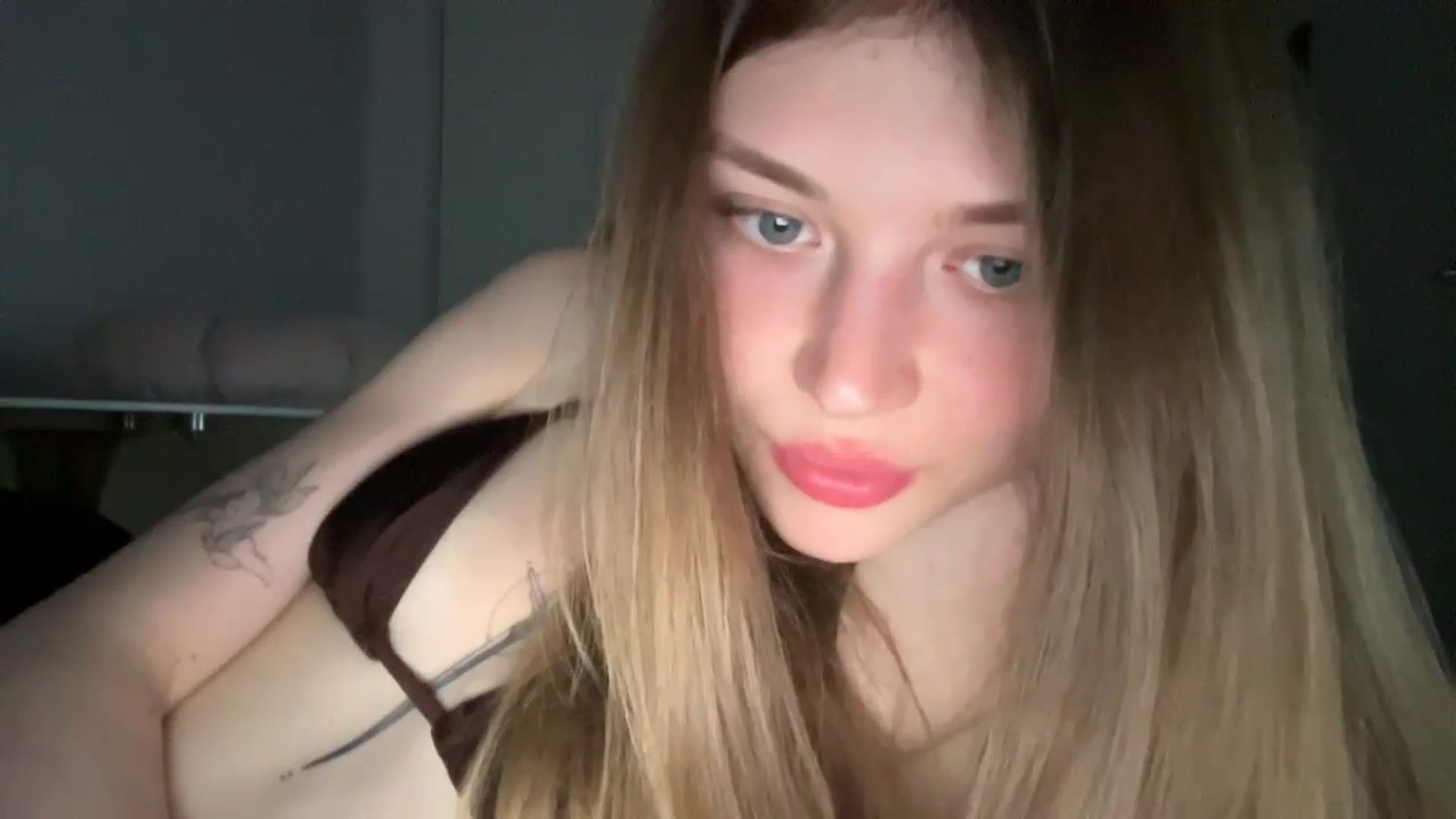 Gallery image thumbnail from Coconut_dream's myfreecams stream on, 06/26/2024, 21:39 image 14 of 20