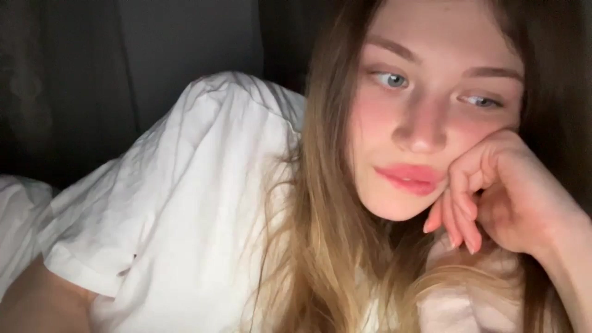 Gallery image thumbnail from Coconut_dream's myfreecams stream on, 06/27/2024, 20:57 image 15 of 20