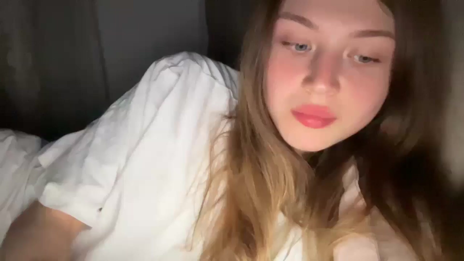 Gallery image thumbnail from Coconut_dream's myfreecams stream on, 06/27/2024, 20:57 image 18 of 20