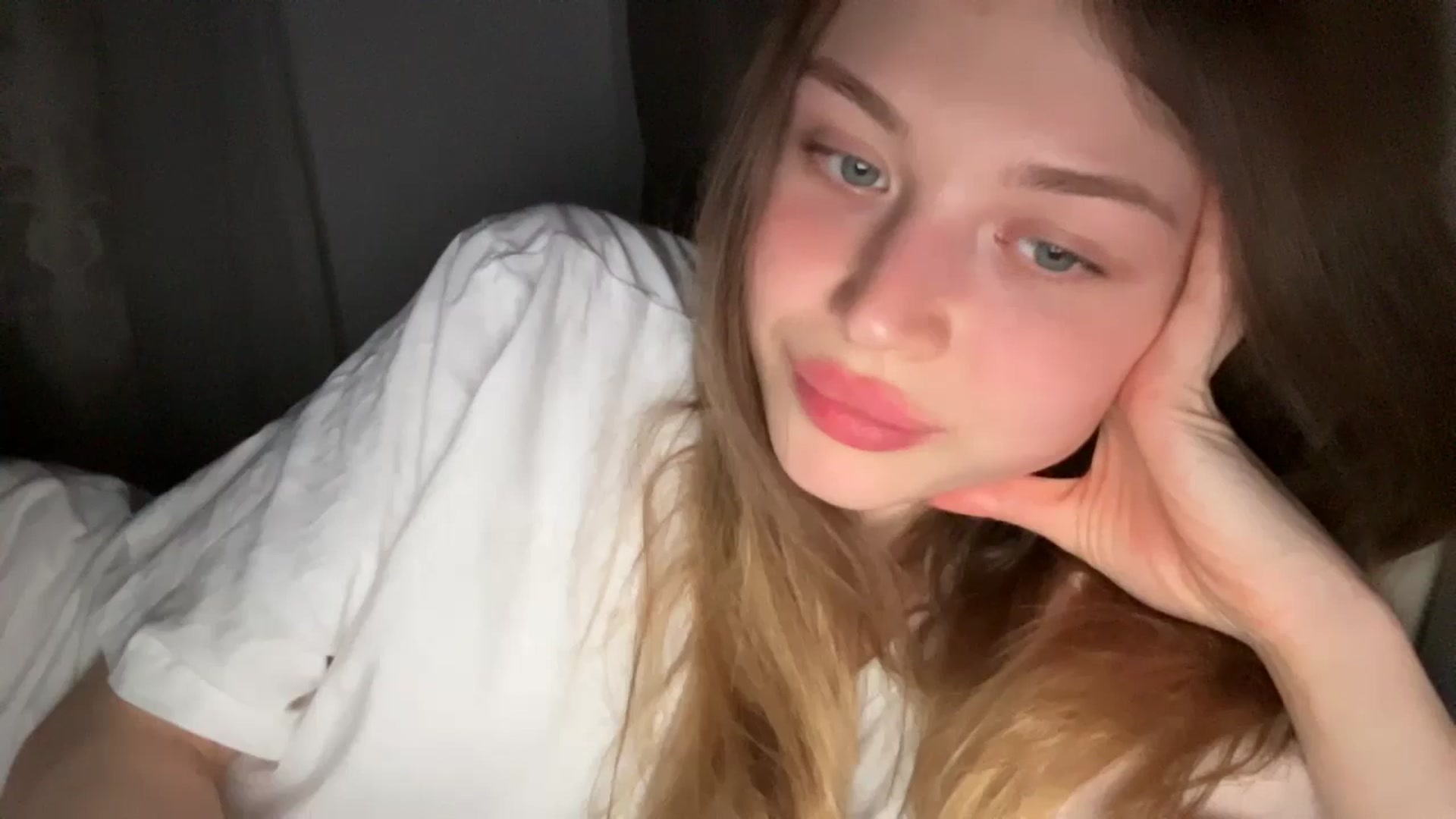 Gallery image thumbnail from Coconut_dream's myfreecams stream on, 06/27/2024, 20:57 image 14 of 20