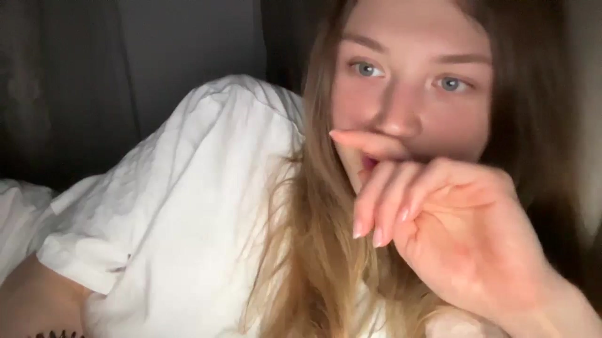 Gallery image thumbnail from Coconut_dream's myfreecams stream on, 06/27/2024, 20:57 image 20 of 20