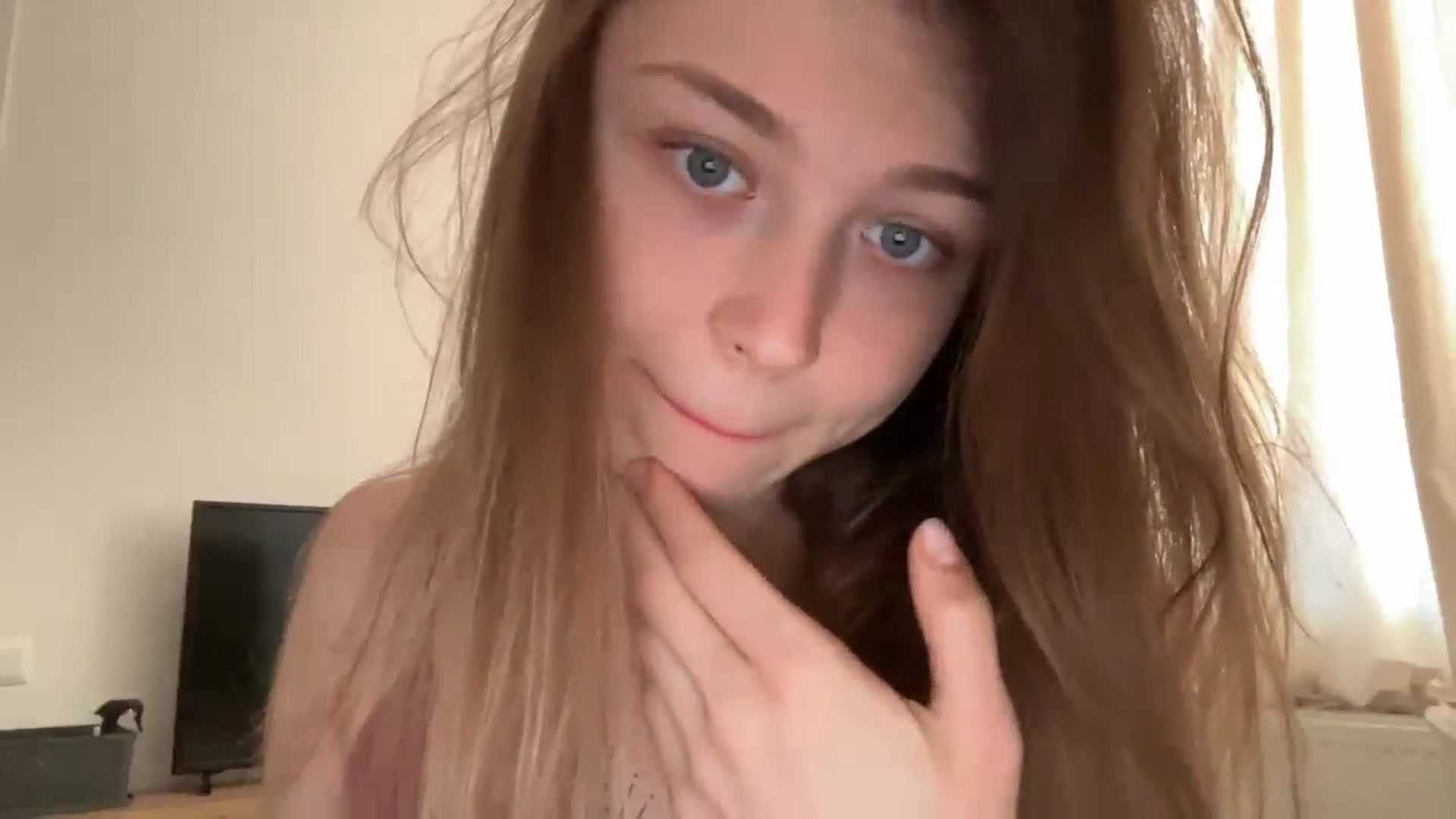 Gallery image thumbnail from Coconut_dream's myfreecams stream on, 07/06/2024, 08:40 image 2 of 20