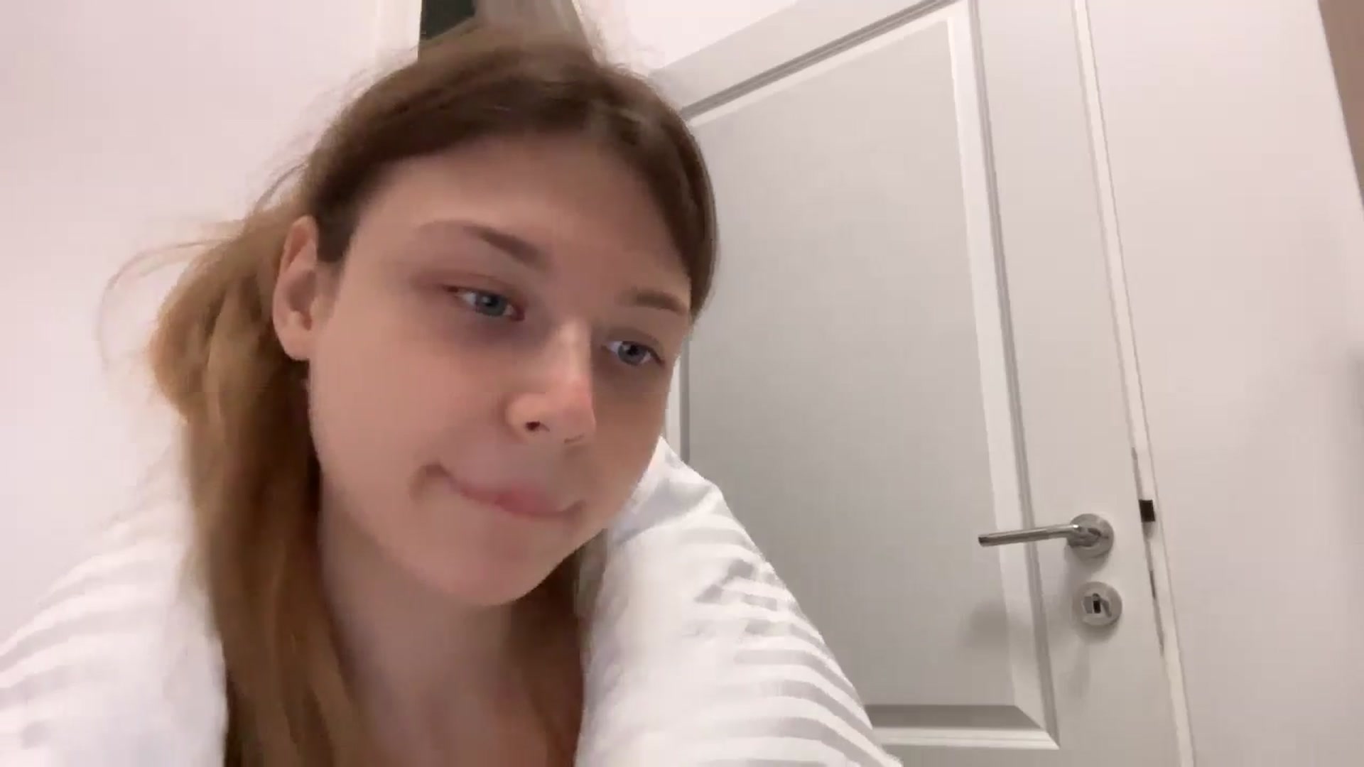Gallery image thumbnail from Coconut_dream's myfreecams stream on, 07/08/2024, 08:25 image 16 of 20