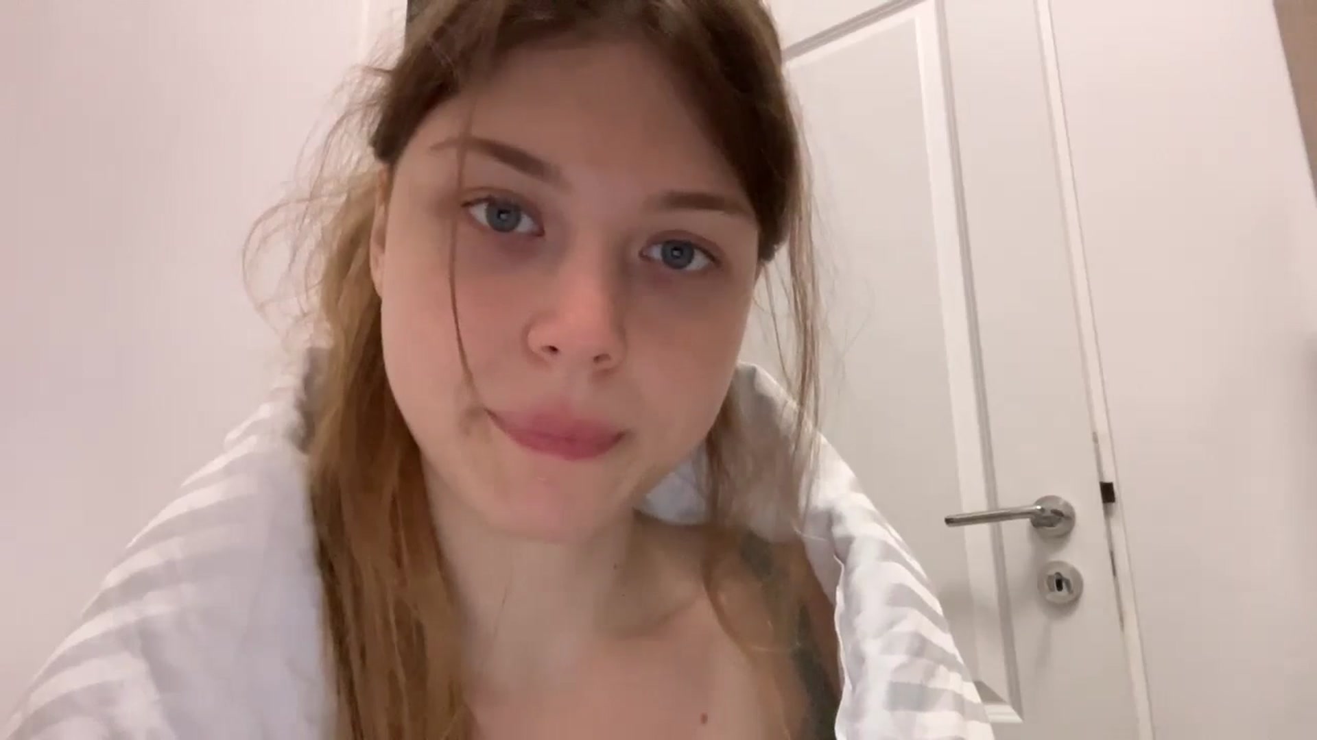 Gallery image thumbnail from Coconut_dream's myfreecams stream on, 07/08/2024, 08:25 image 13 of 20