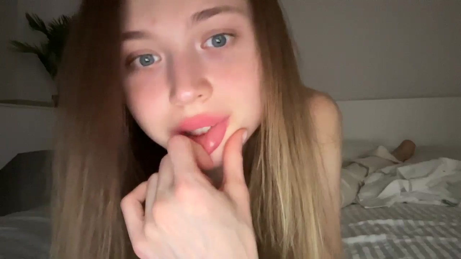 Gallery image thumbnail from Coconut_dream's myfreecams stream on, 07/10/2024, 23:22 image 10 of 20