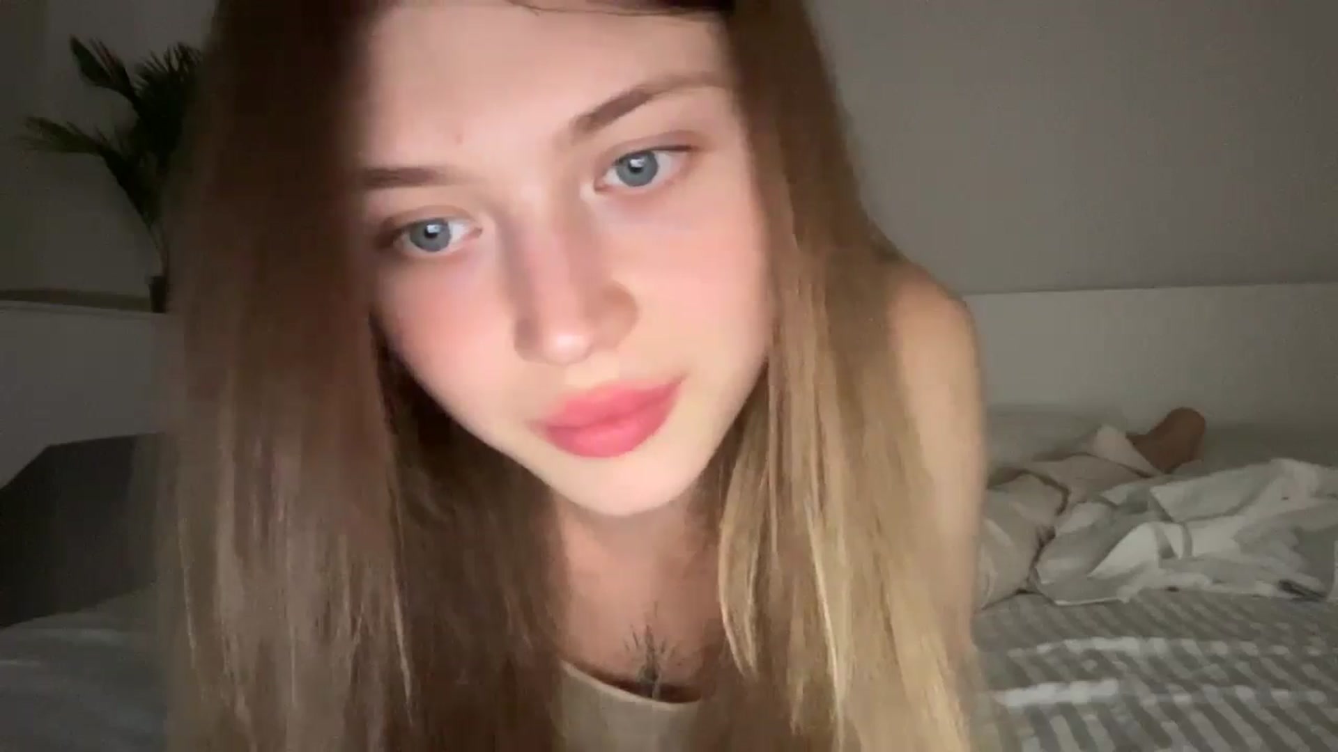 Gallery image thumbnail from Coconut_dream's myfreecams stream on, 07/10/2024, 23:22 image 14 of 20