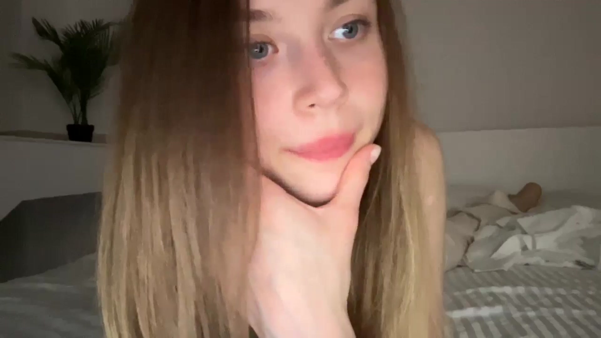 Gallery image thumbnail from Coconut_dream's myfreecams stream on, 07/10/2024, 23:22 image 12 of 20