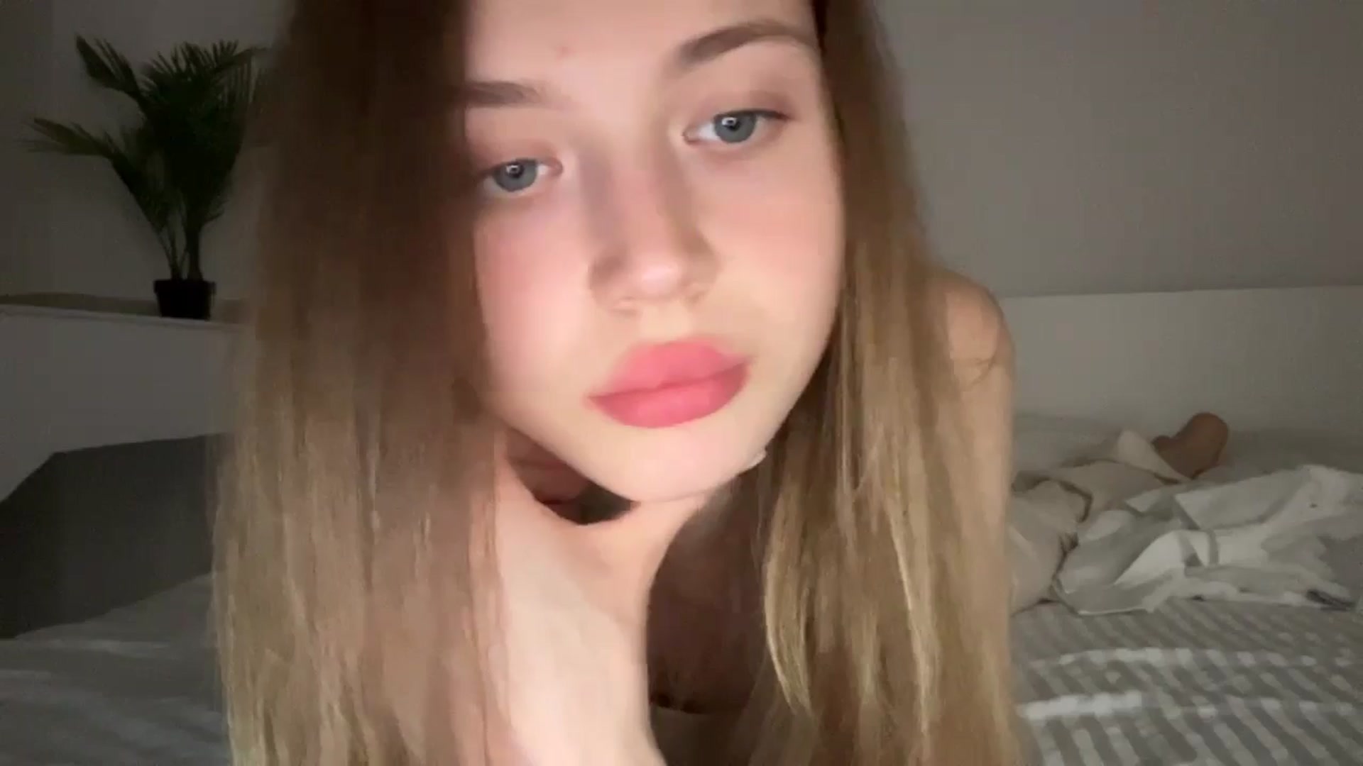 Gallery image thumbnail from Coconut_dream's myfreecams stream on, 07/10/2024, 23:22 image 6 of 20