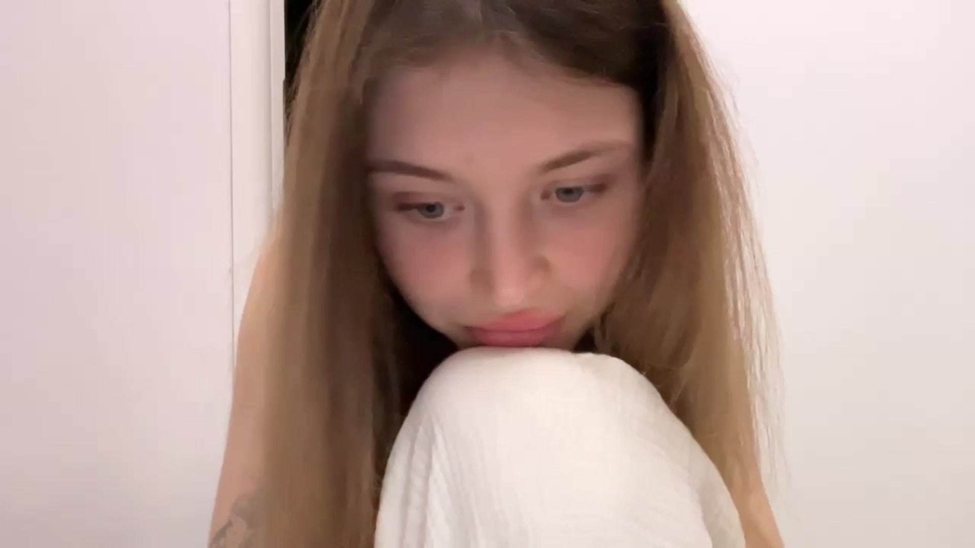 Gallery image thumbnail from Coconut_dream's myfreecams stream on, 07/12/2024, 21:37 image 8 of 20