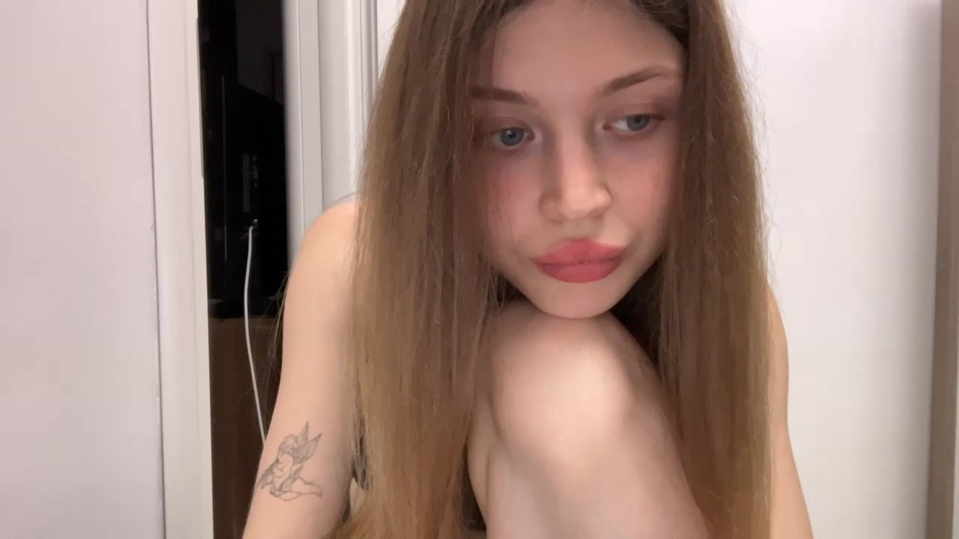 Gallery image thumbnail from Coconut_dream's myfreecams stream on, 07/15/2024, 20:33 image 16 of 20