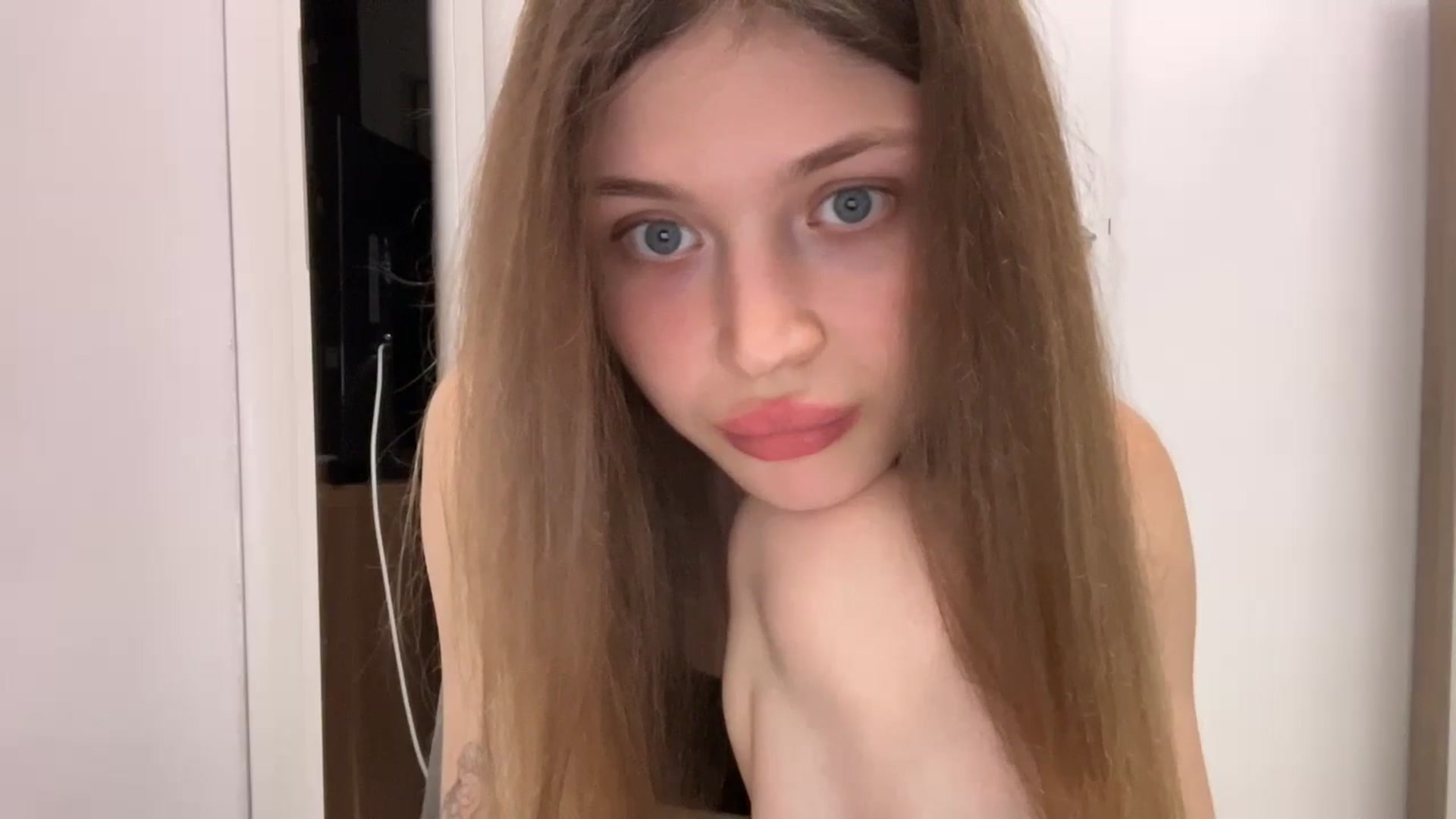 Gallery image thumbnail from Coconut_dream's myfreecams stream on, 07/15/2024, 20:33 image 15 of 20