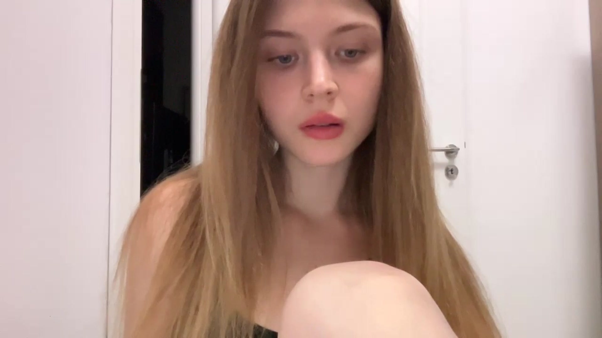 Gallery image thumbnail from Coconut_dream's myfreecams stream on, 07/15/2024, 20:33 image 6 of 20