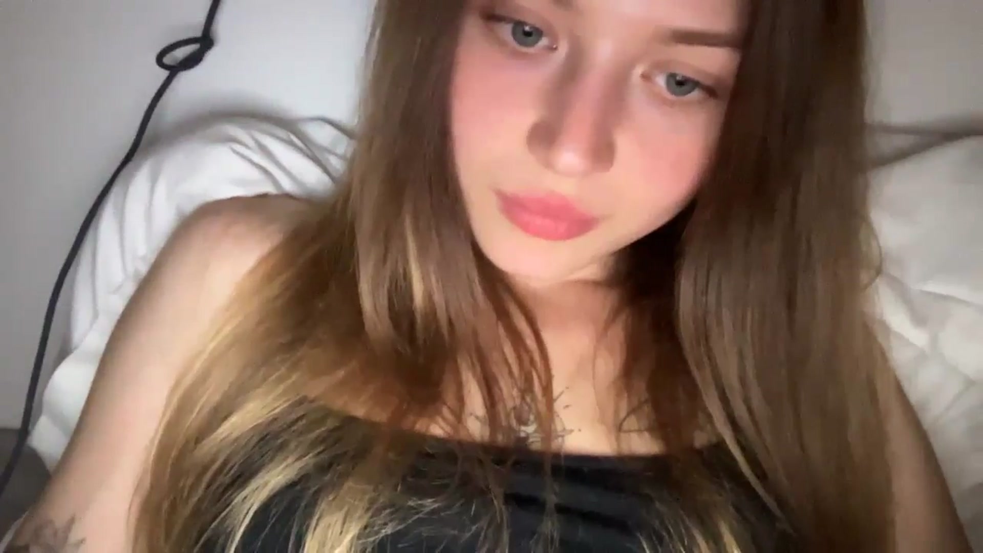 Gallery image thumbnail from Coconut_dream's myfreecams stream on, 07/16/2024, 24:41 image 18 of 20
