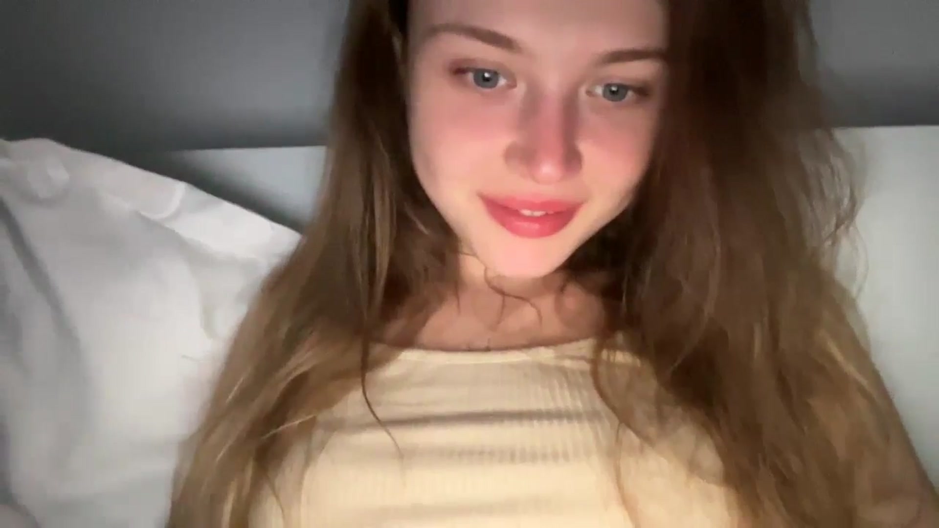 Gallery image thumbnail from Coconut_dream's myfreecams stream on, 07/16/2024, 20:56 image 4 of 20