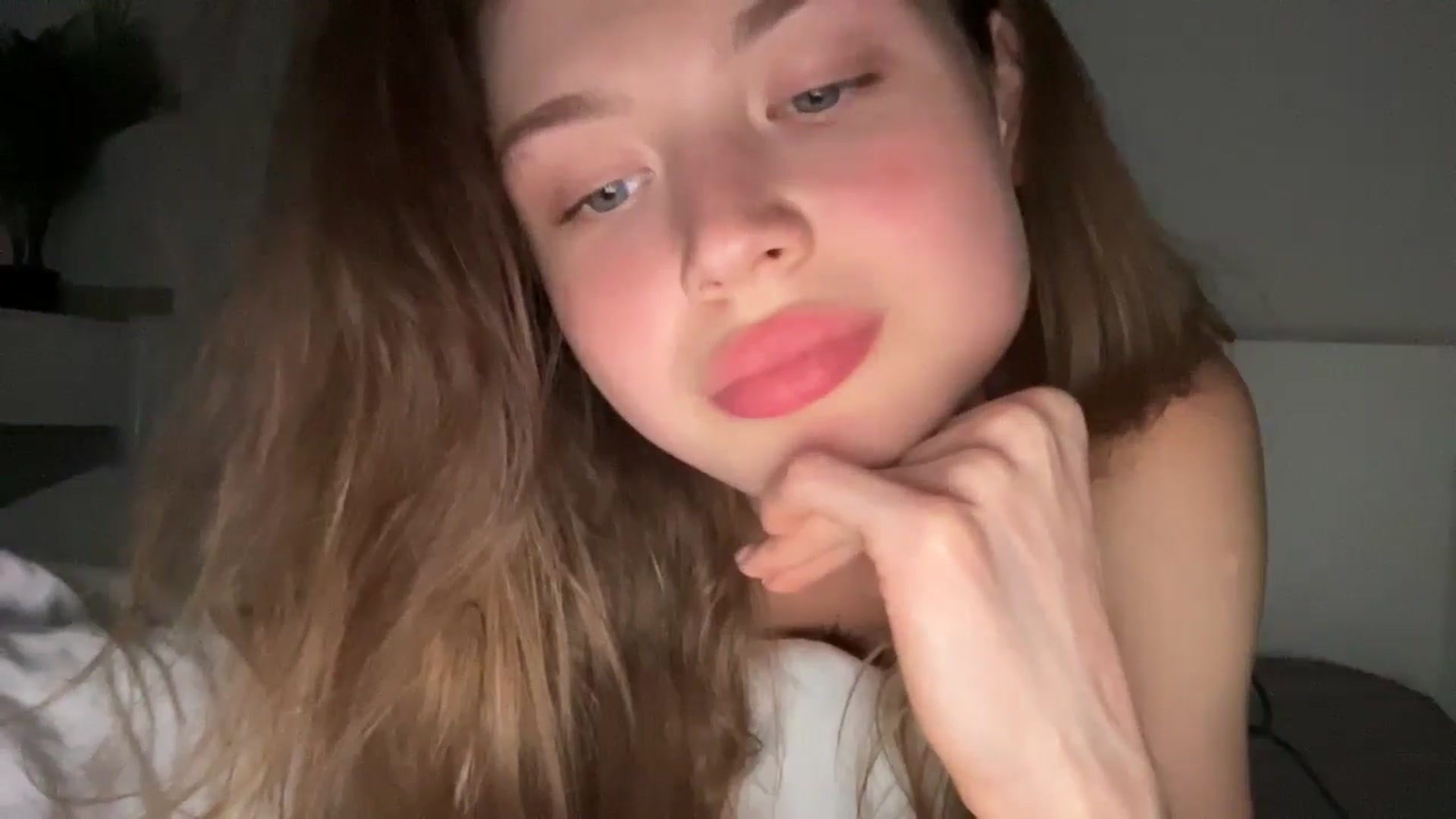 Gallery image thumbnail from Coconut_dream's myfreecams stream on, 07/16/2024, 21:58 image 3 of 20