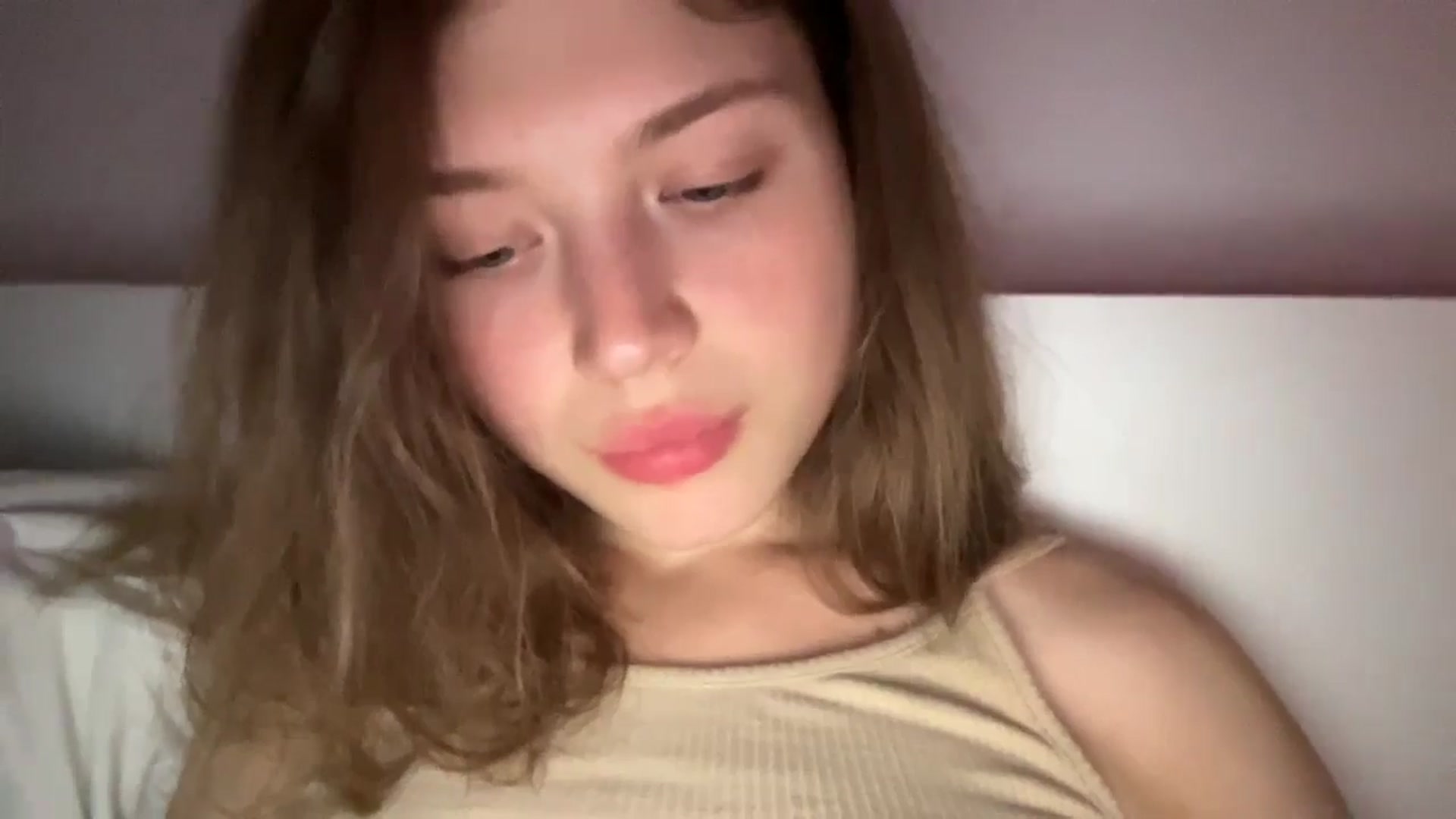 Gallery image thumbnail from Coconut_dream's myfreecams stream on, 07/17/2024, 24:03 image 13 of 20