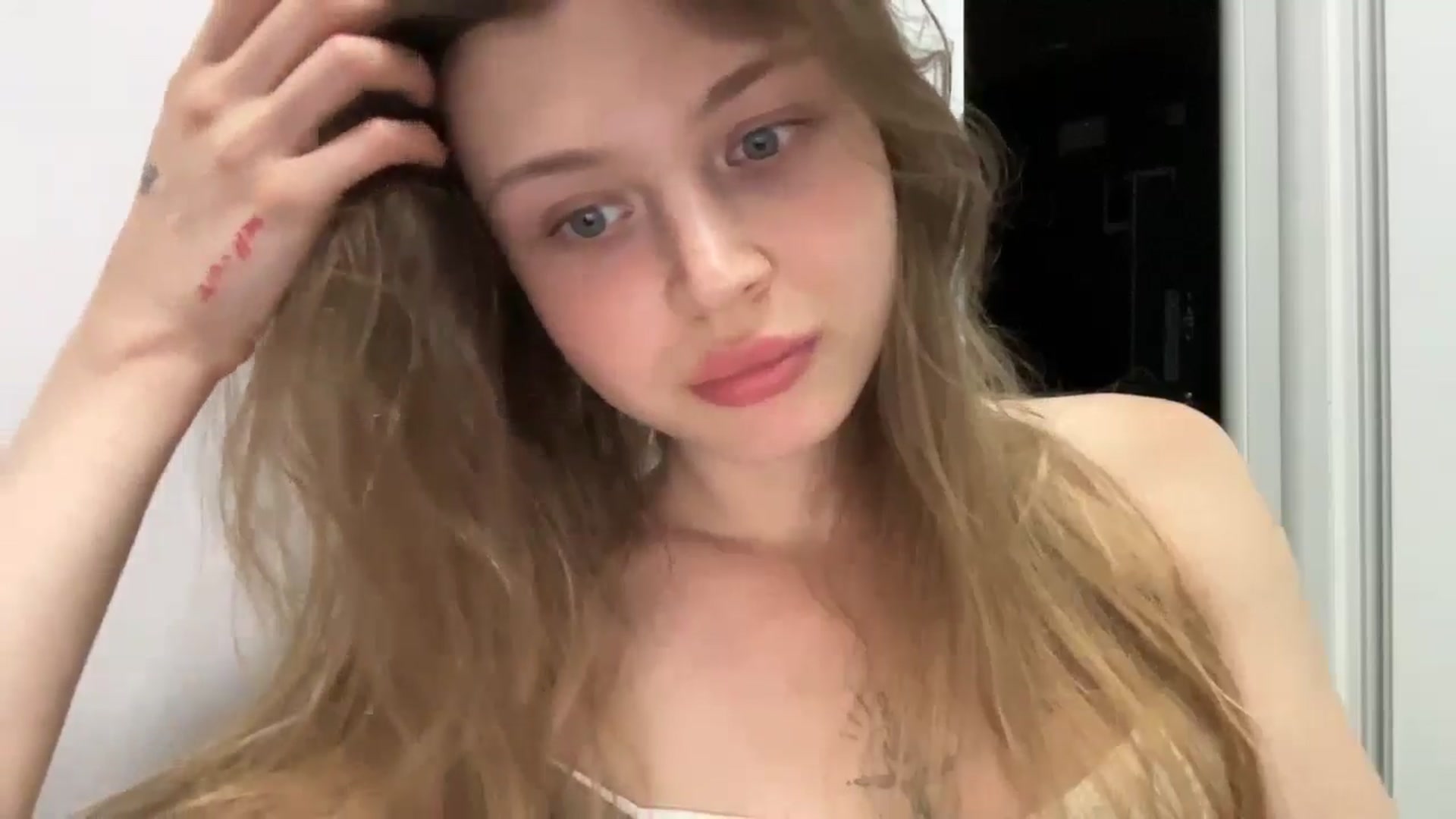 Gallery image thumbnail from Coconut_dream's myfreecams stream on, 07/21/2024, 22:13 image 15 of 20
