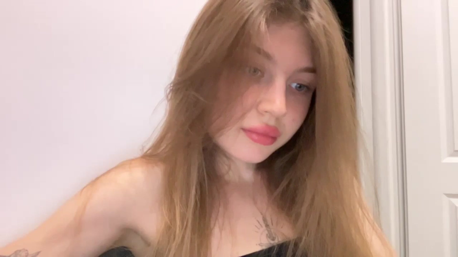 Gallery image thumbnail from Coconut_dream's myfreecams stream on, 07/25/2024, 20:48 image 4 of 20