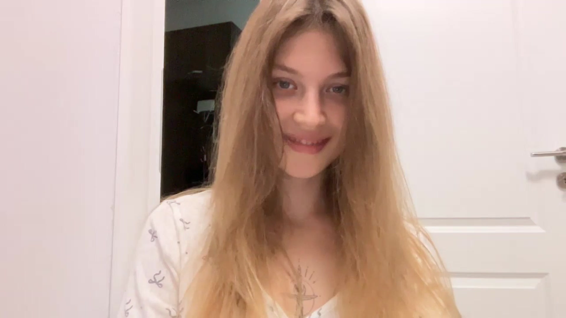 Gallery image thumbnail from Coconut_dream's myfreecams stream on, 08/01/2024, 10:25 image 6 of 20