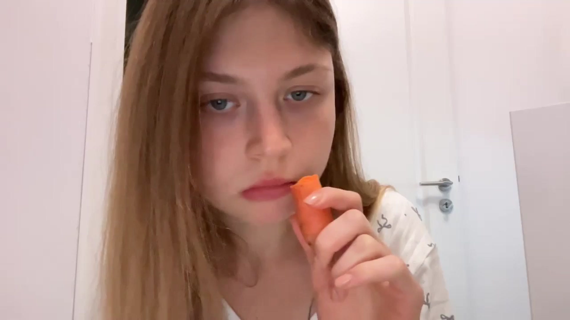 Gallery image thumbnail from Coconut_dream's myfreecams stream on, 08/01/2024, 11:31 image 17 of 20