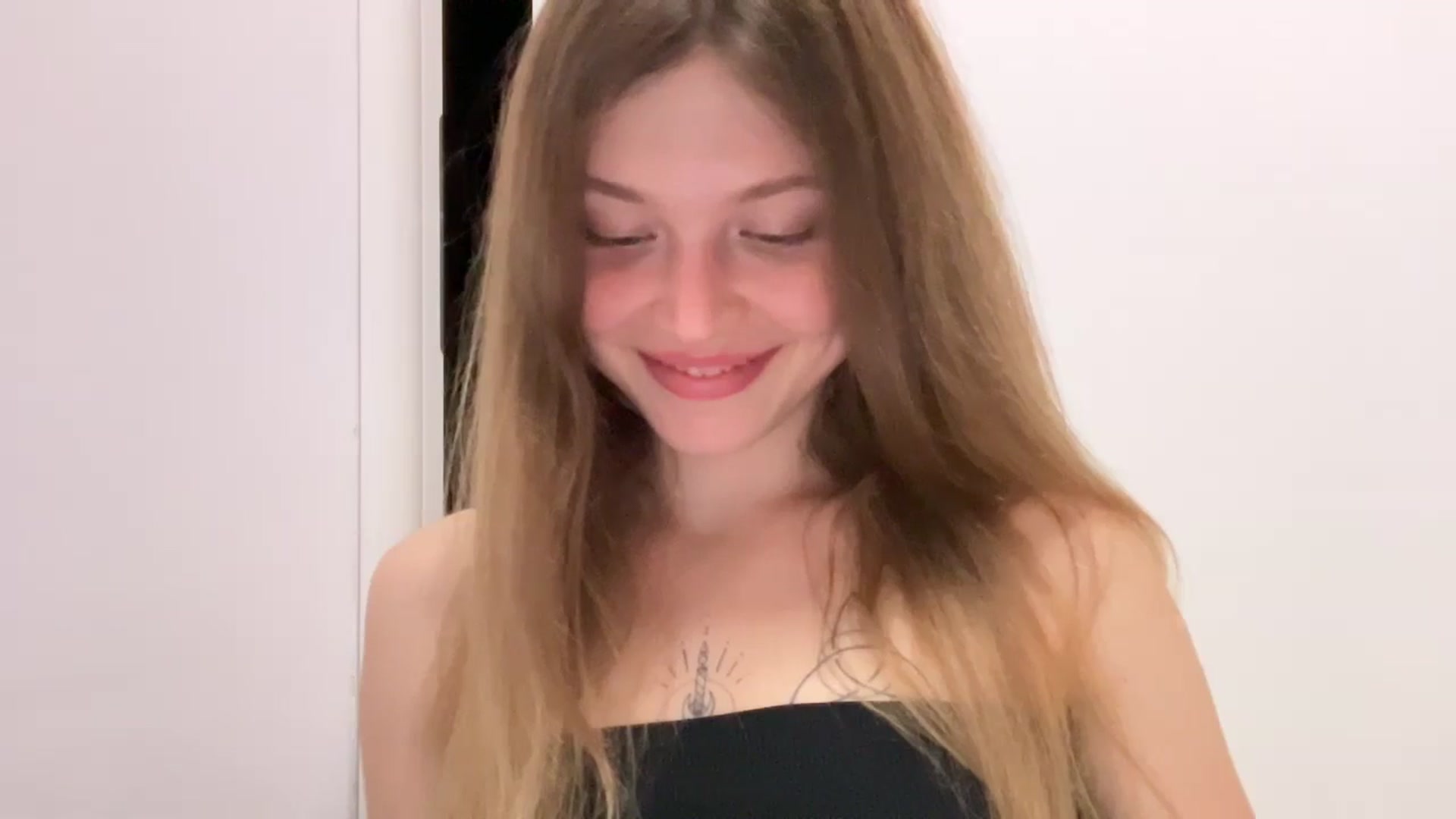 Gallery image thumbnail from Coconut_dream's myfreecams stream on, 08/01/2024, 21:09 image 17 of 20
