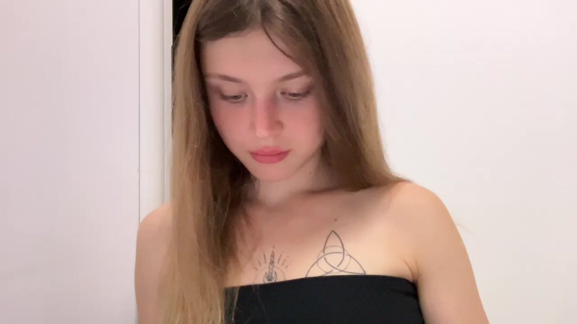 Gallery image thumbnail from Coconut_dream's myfreecams stream on, 08/01/2024, 21:09 image 13 of 20