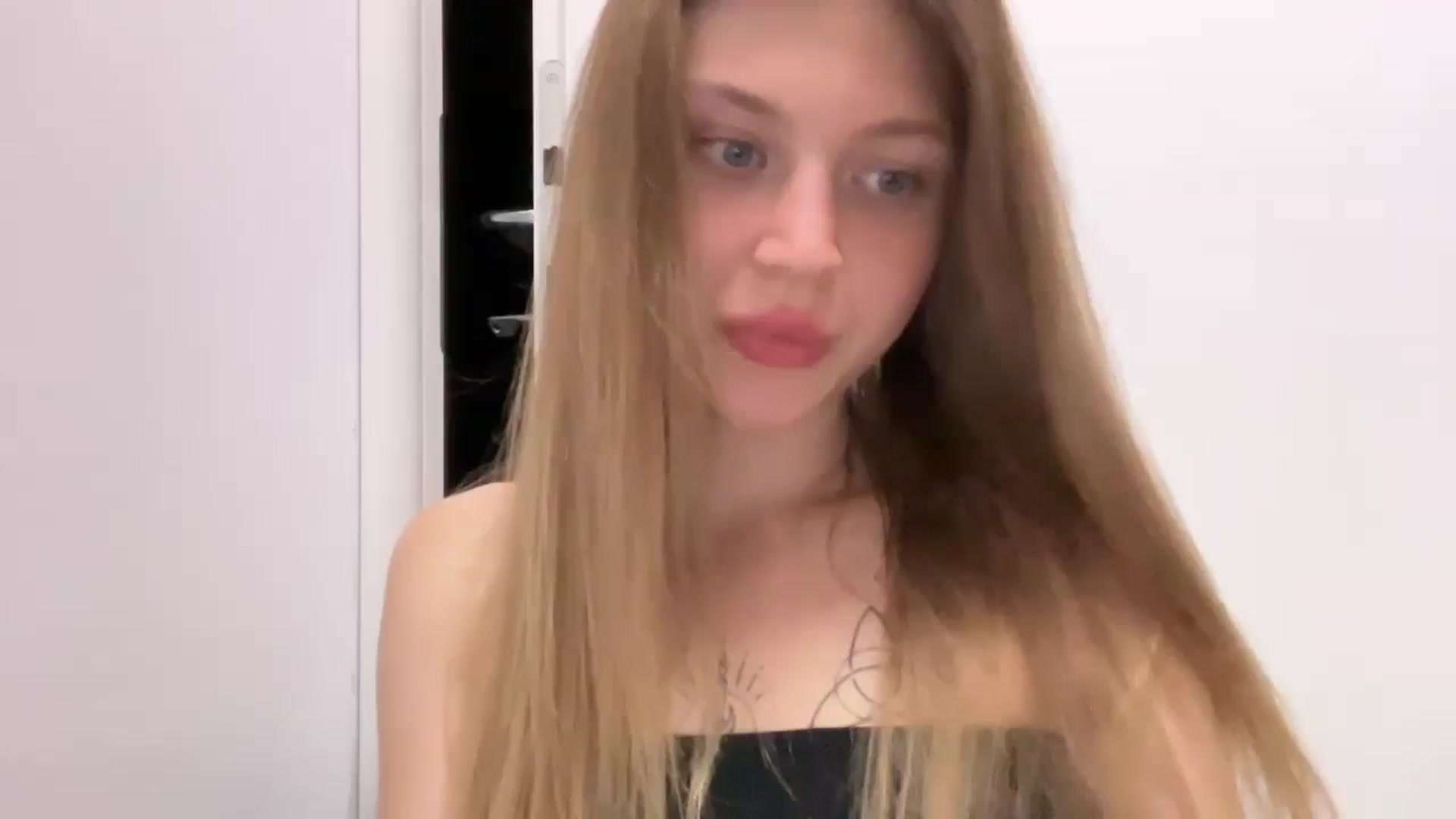 Gallery image thumbnail from Coconut_dream's myfreecams stream on, 08/01/2024, 21:09 image 12 of 20