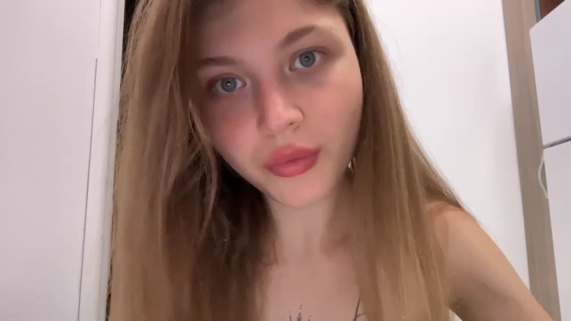 Gallery image thumbnail from Coconut_dream's myfreecams stream on, 08/01/2024, 21:09 image 4 of 20