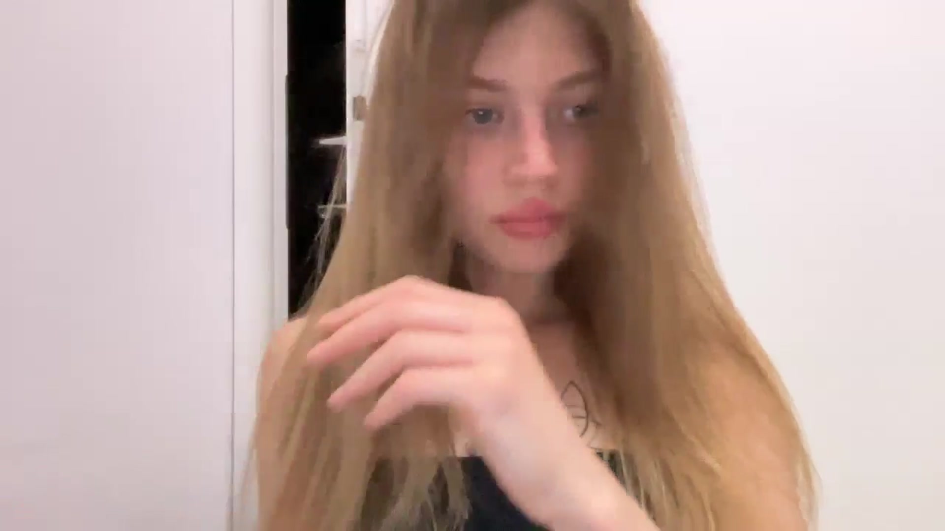 Gallery image thumbnail from Coconut_dream's myfreecams stream on, 08/01/2024, 21:09 image 14 of 20