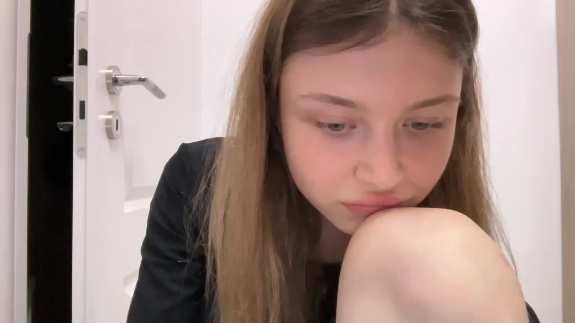 Gallery image thumbnail from Coconut_dream's myfreecams stream on, 08/04/2024, 17:32 image 7 of 20