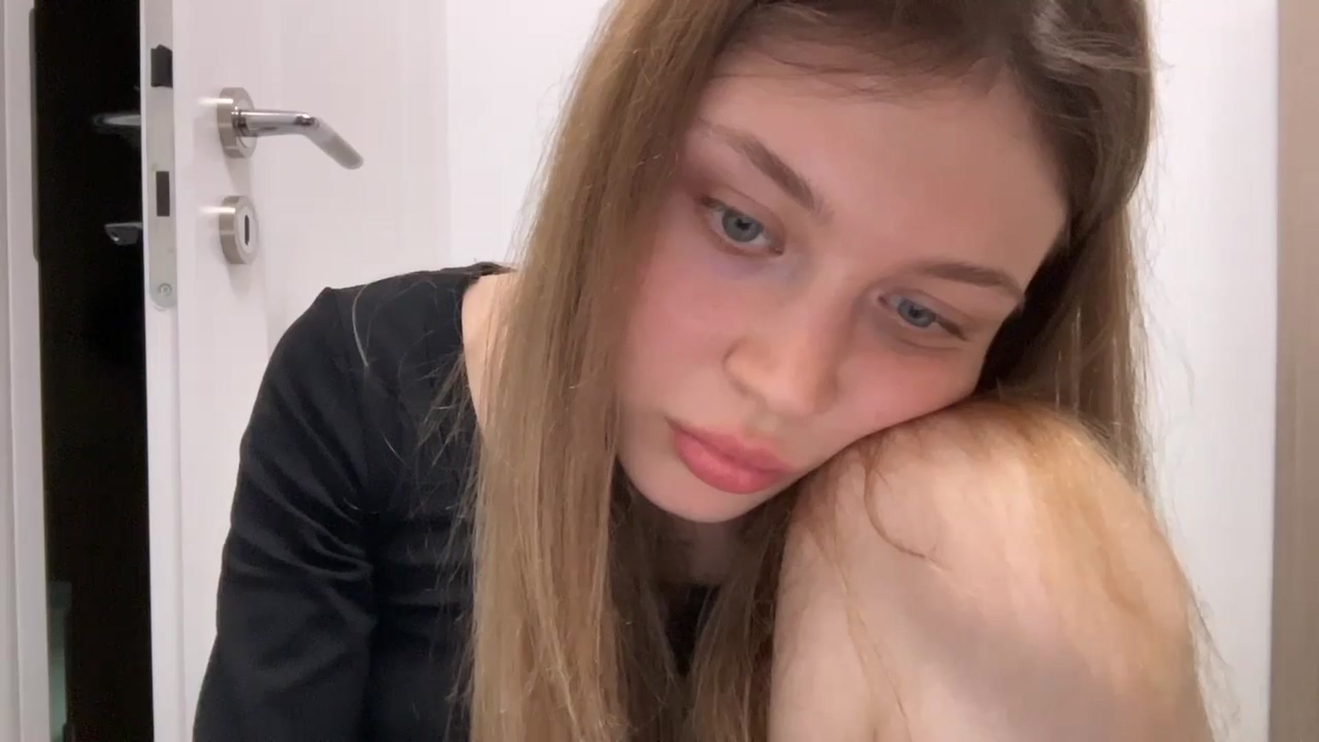 Gallery image thumbnail from Coconut_dream's myfreecams stream on, 08/04/2024, 17:32 image 14 of 20