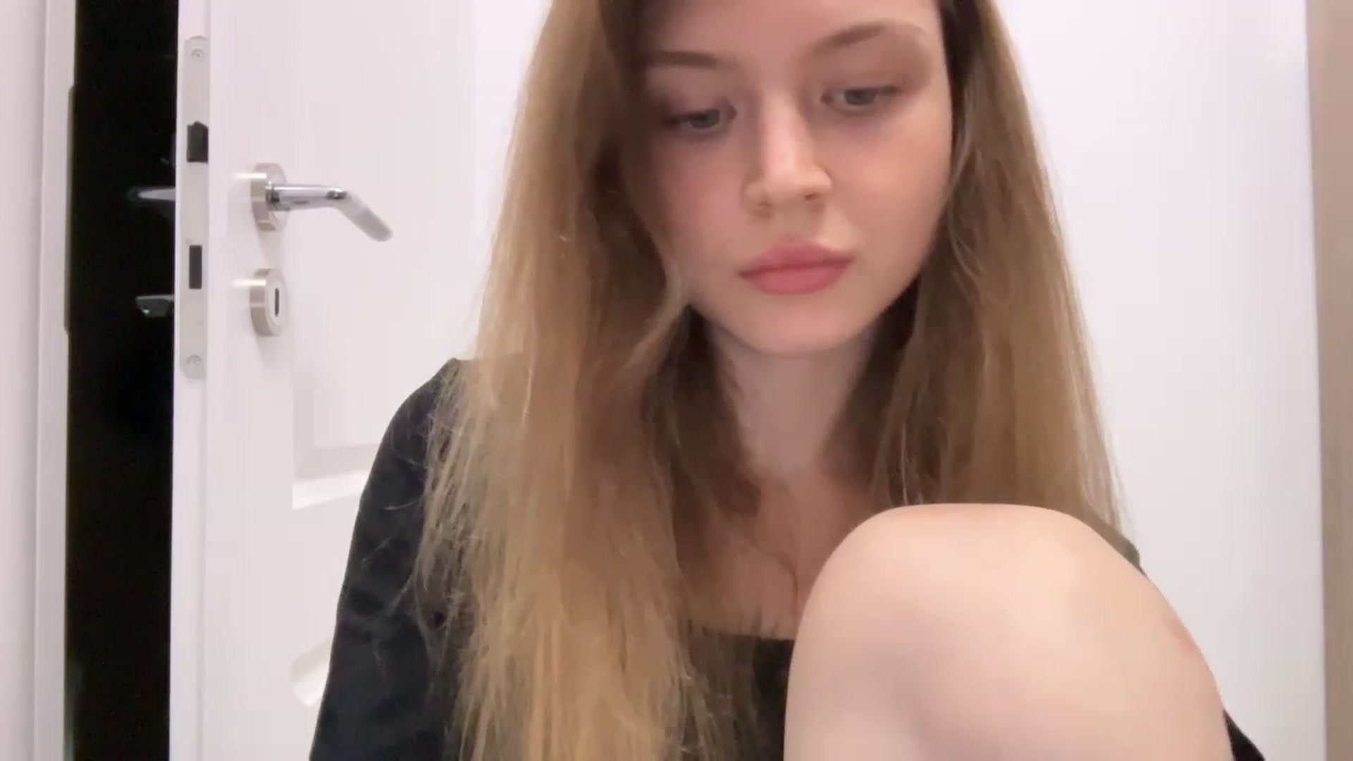 Gallery image thumbnail from Coconut_dream's myfreecams stream on, 08/04/2024, 17:32 image 8 of 20