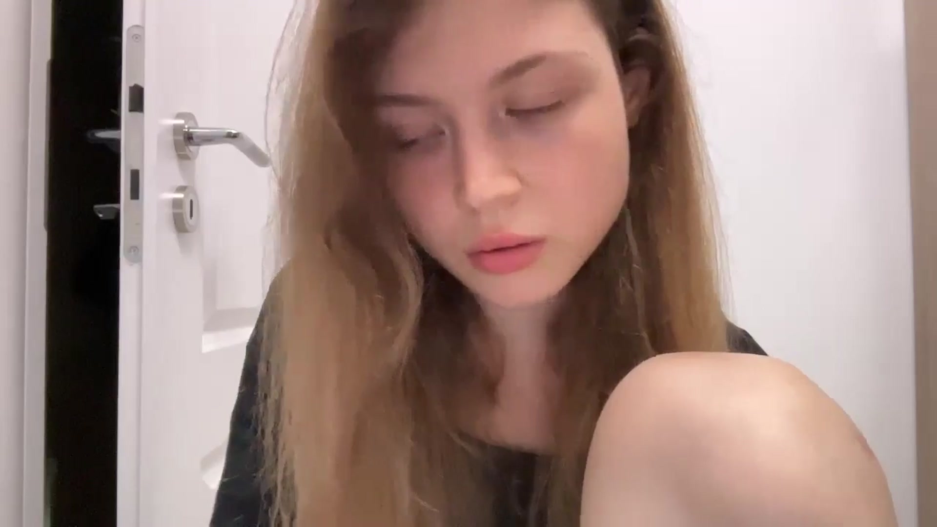 Gallery image thumbnail from Coconut_dream's myfreecams stream on, 08/04/2024, 17:32 image 10 of 20