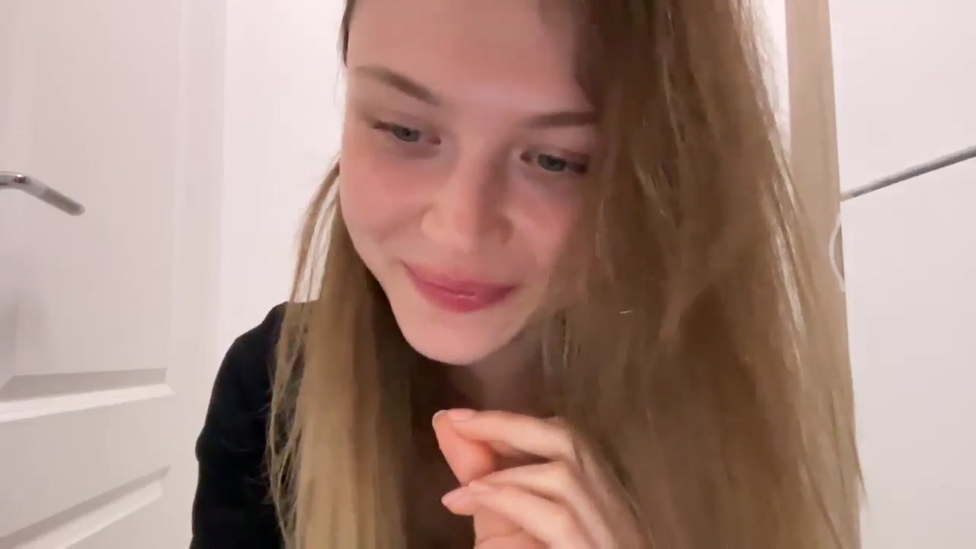 Gallery image thumbnail from Coconut_dream's myfreecams stream on, 08/04/2024, 19:40 image 18 of 20