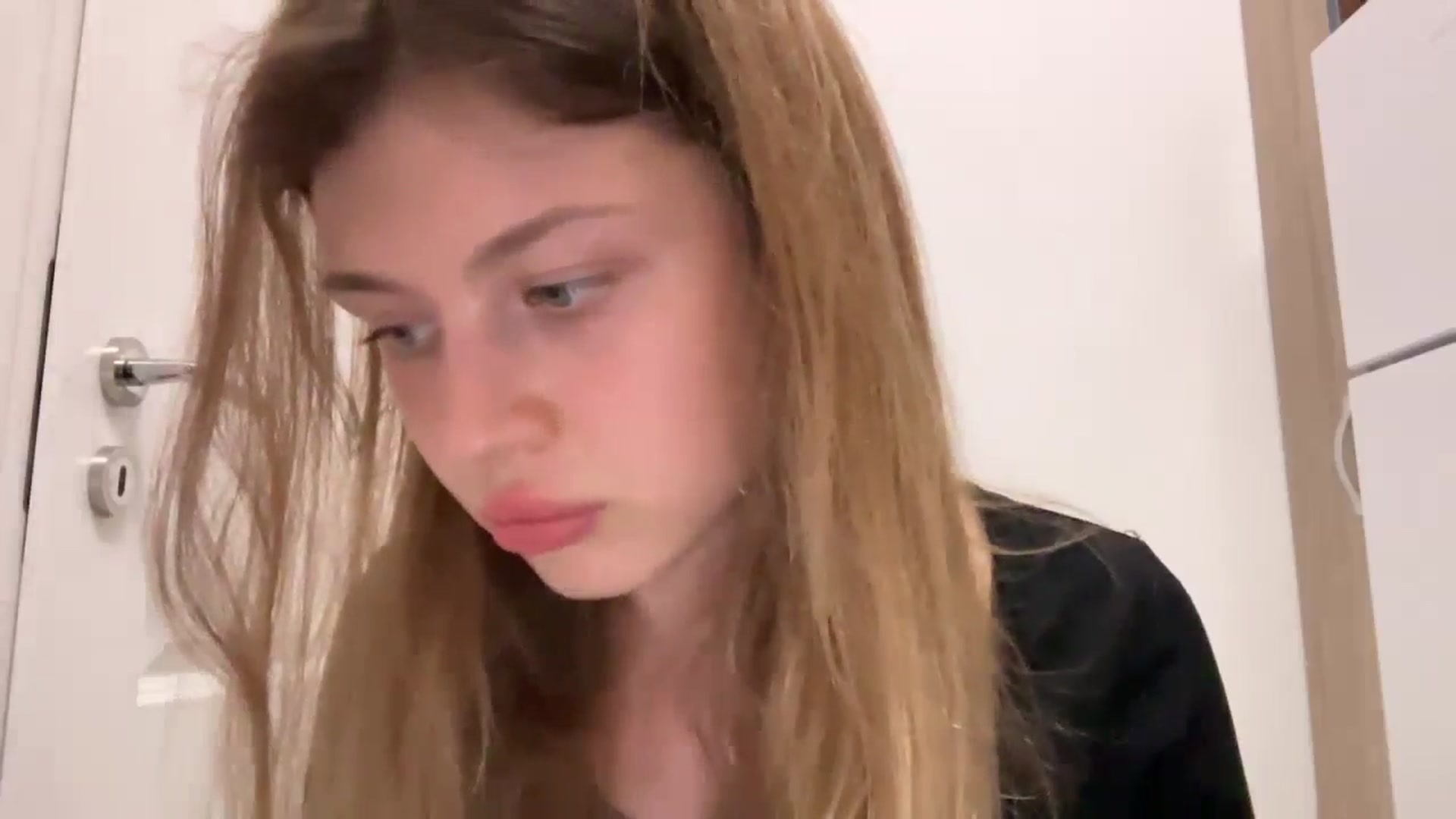 Gallery image thumbnail from Coconut_dream's myfreecams stream on, 08/04/2024, 19:40 image 10 of 20