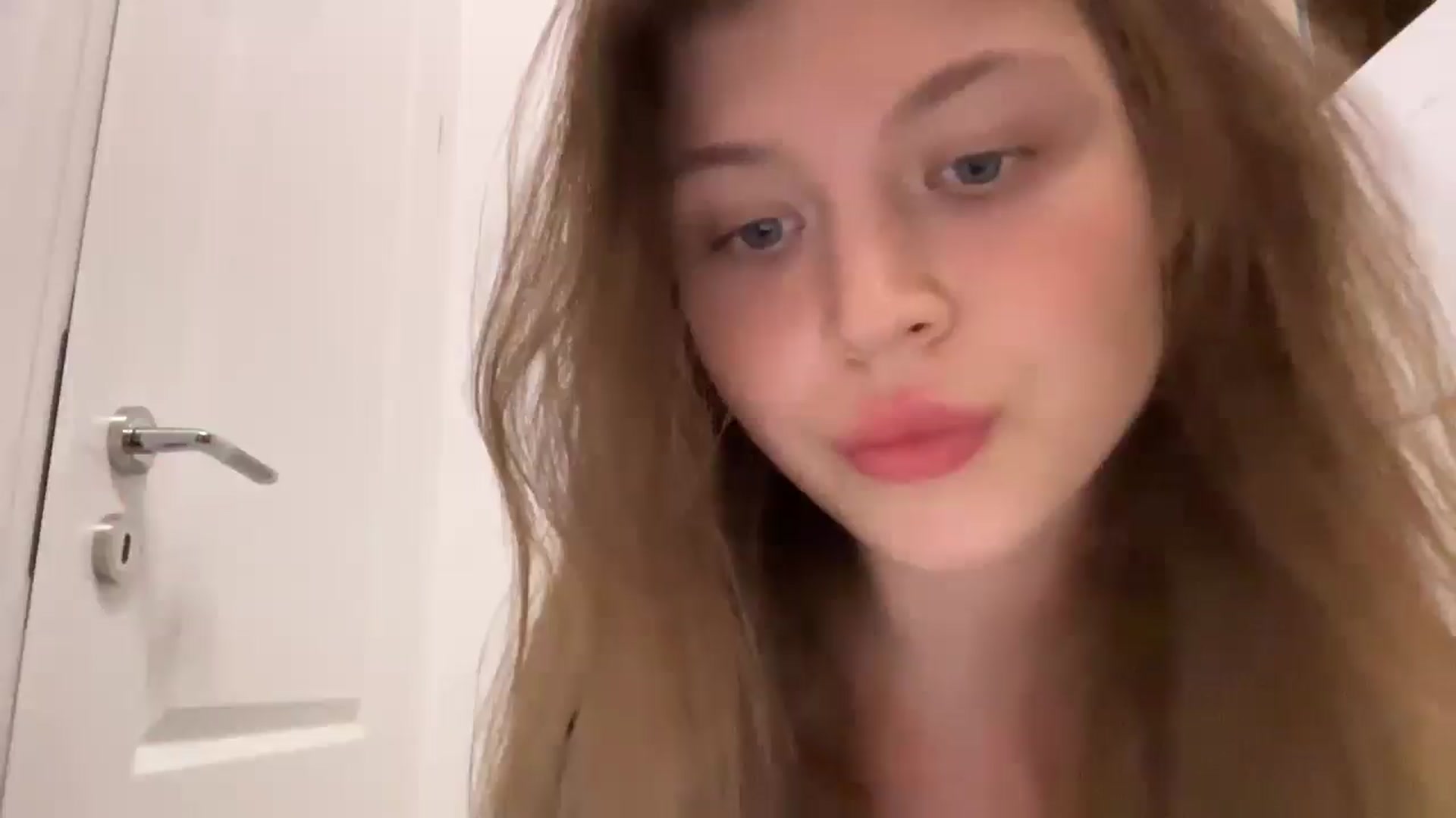 Gallery image thumbnail from Coconut_dream's myfreecams stream on, 08/04/2024, 19:40 image 3 of 20