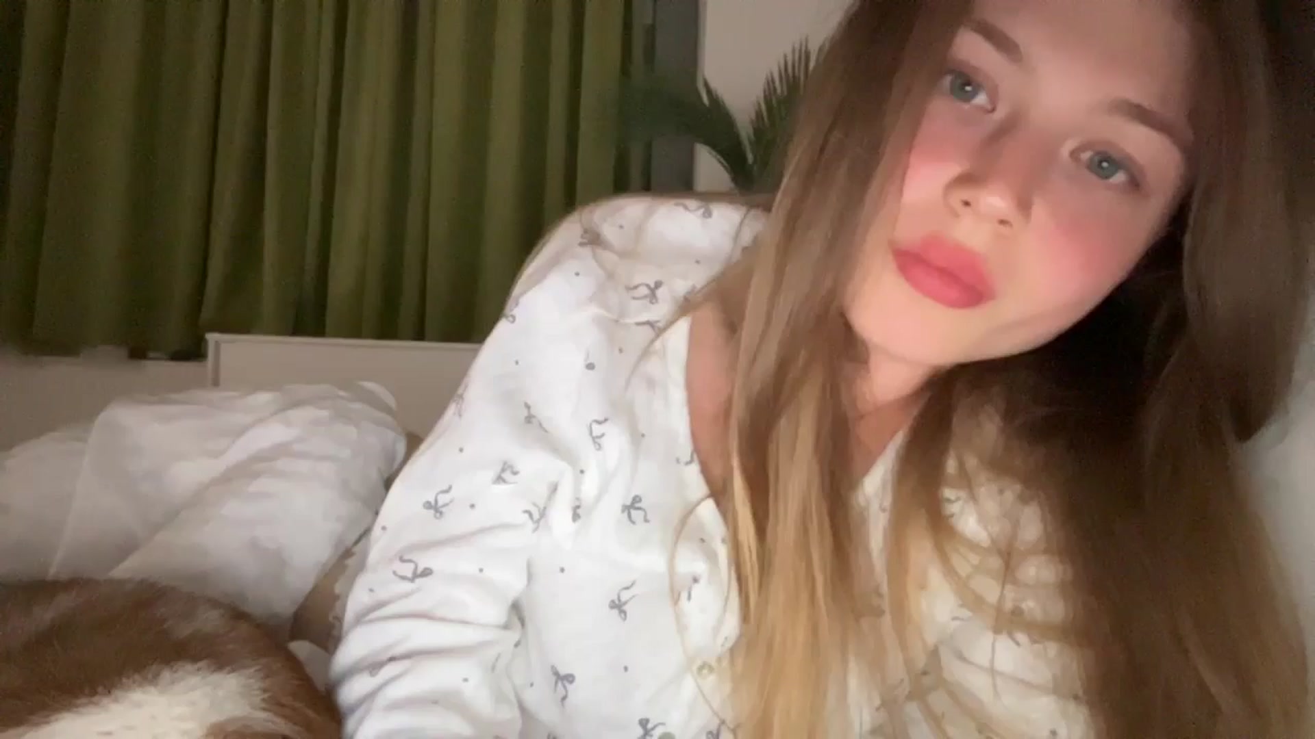 Gallery image thumbnail from Coconut_dream's myfreecams stream on, 08/05/2024, 19:55 image 6 of 20