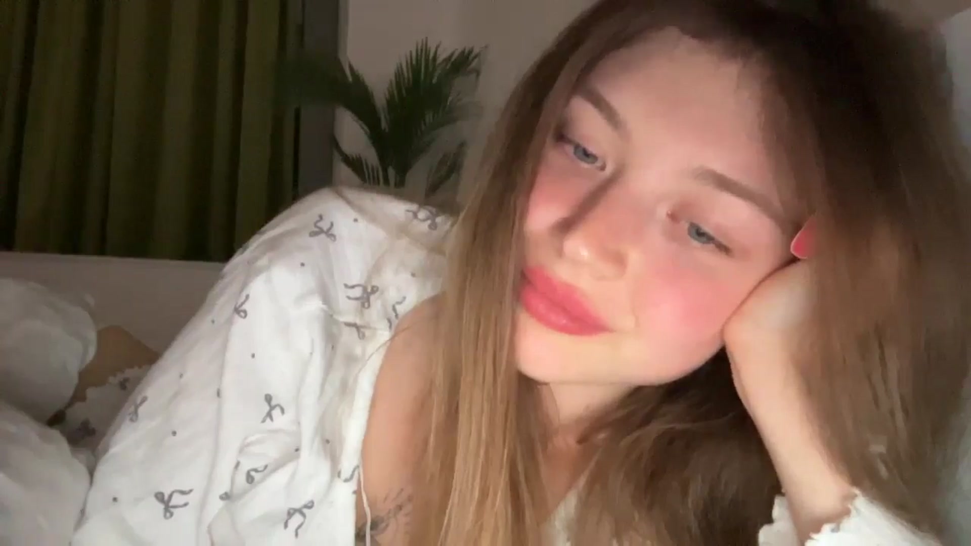 Gallery image thumbnail from Coconut_dream's myfreecams stream on, 08/05/2024, 19:55 image 15 of 20