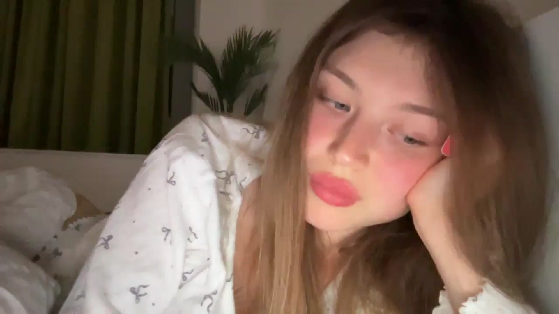 Gallery image thumbnail from Coconut_dream's myfreecams stream on, 08/05/2024, 19:55 image 17 of 20