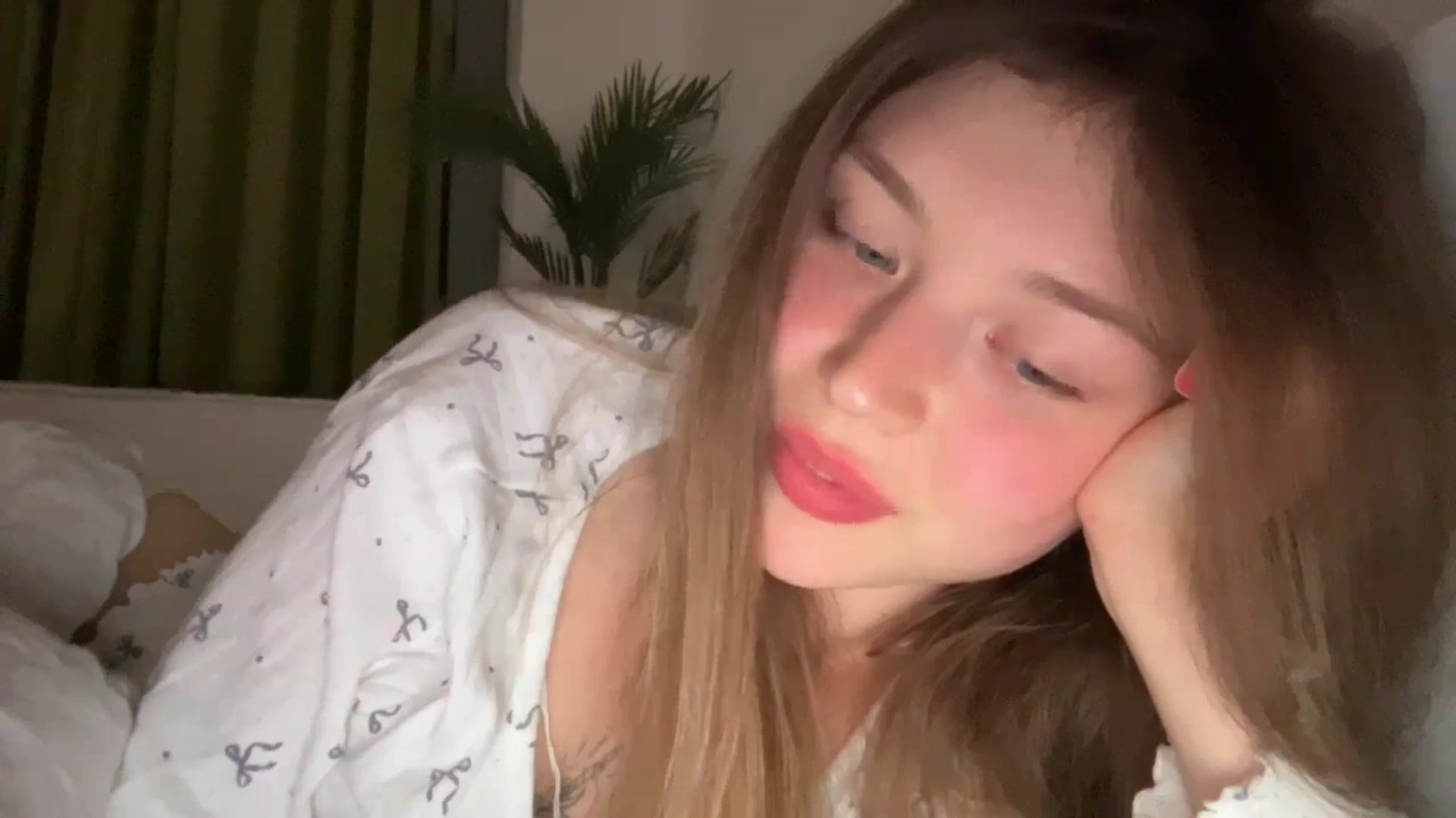 Gallery image thumbnail from Coconut_dream's myfreecams stream on, 08/05/2024, 19:55 image 14 of 20