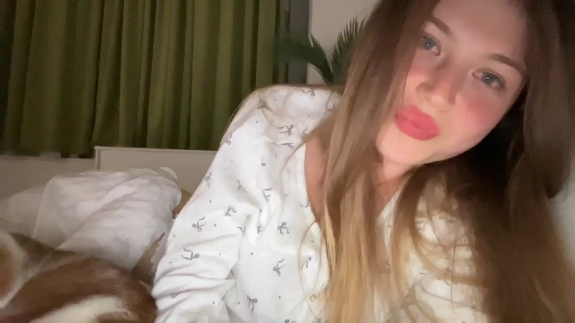 Gallery image thumbnail from Coconut_dream's myfreecams stream on, 08/05/2024, 19:55 image 7 of 20