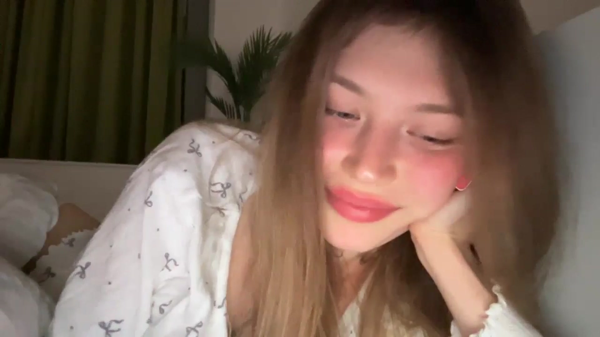 Gallery image thumbnail from Coconut_dream's myfreecams stream on, 08/05/2024, 19:55 image 12 of 20