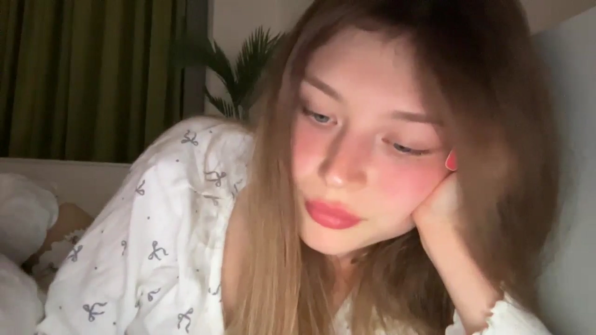 Gallery image thumbnail from Coconut_dream's myfreecams stream on, 08/05/2024, 19:55 image 9 of 20