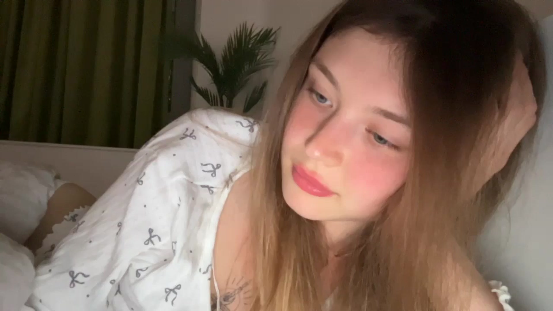 Gallery image thumbnail from Coconut_dream's myfreecams stream on, 08/05/2024, 20:17 image 6 of 20