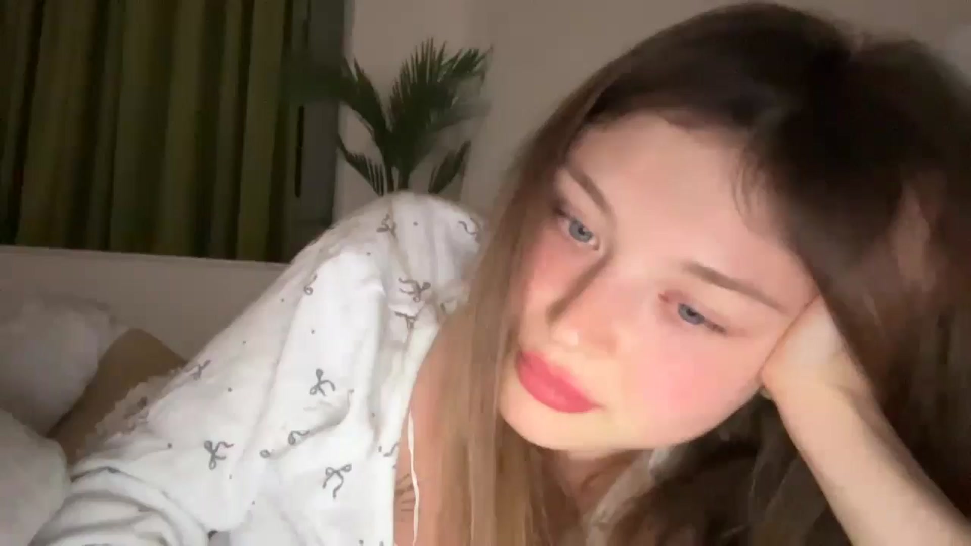 Gallery image thumbnail from Coconut_dream's myfreecams stream on, 08/05/2024, 20:17 image 13 of 20