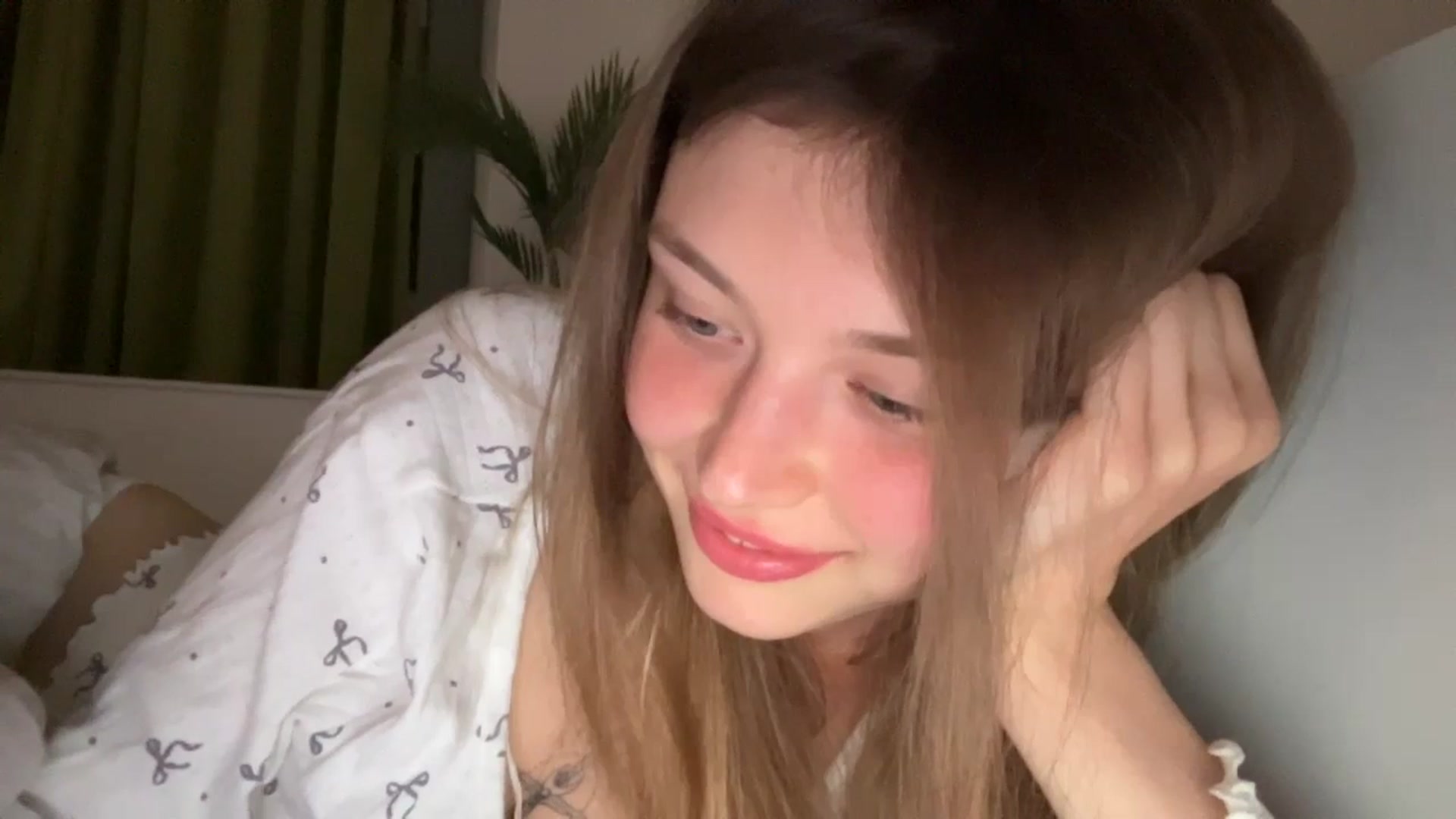 Gallery image thumbnail from Coconut_dream's myfreecams stream on, 08/05/2024, 20:17 image 3 of 20