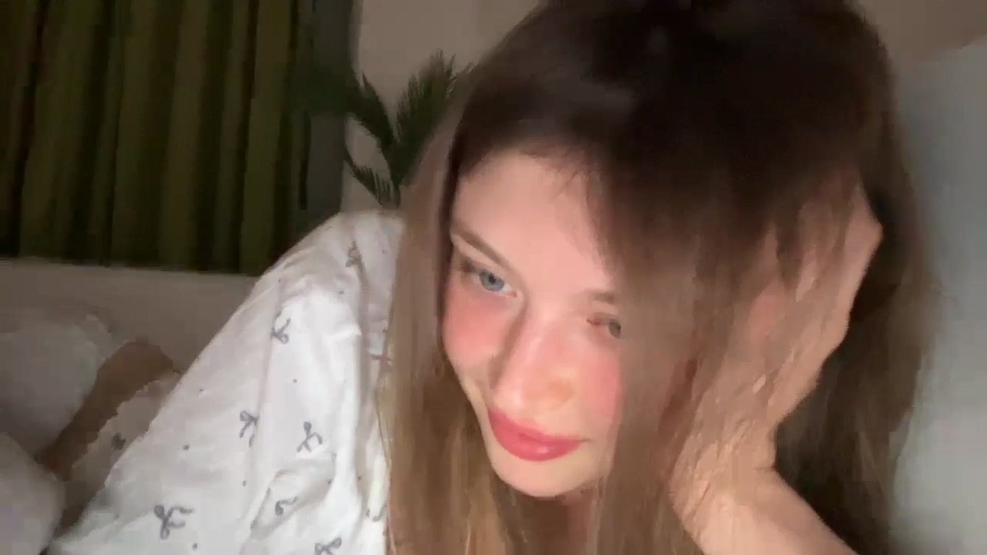 Gallery image thumbnail from Coconut_dream's myfreecams stream on, 08/05/2024, 20:17 image 10 of 20
